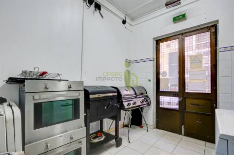 Trespasse de Empresa Alimentar Rentável em Funcionamento – Totalmente Equipada