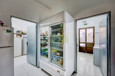 Trespasse de Empresa Alimentar Rentável em Funcionamento – Totalmente Equipada