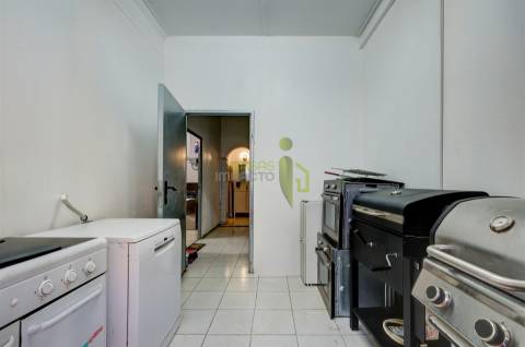 Trespasse de Empresa Alimentar Rentável em Funcionamento – Totalmente Equipada