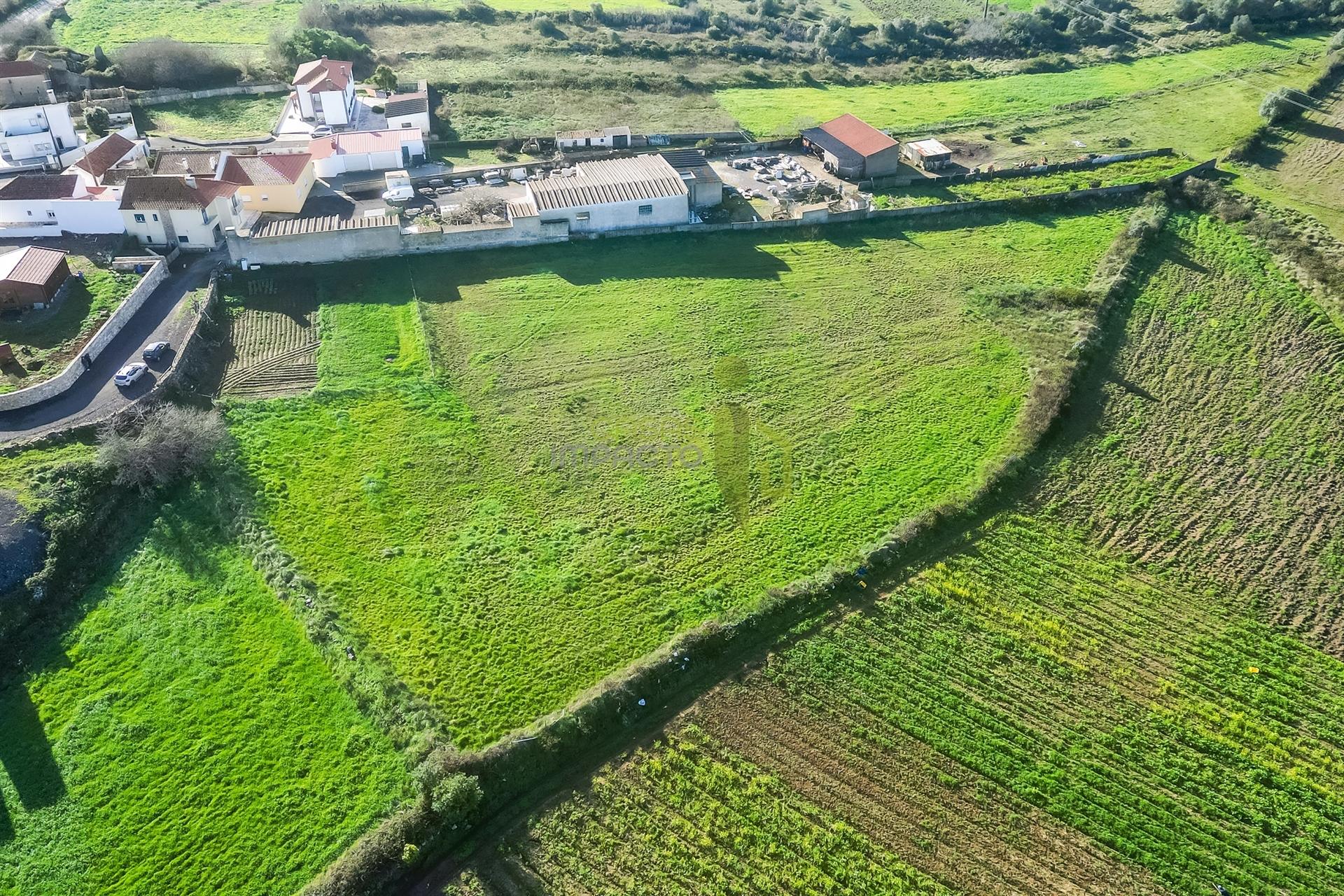 Terreno Rústico com  7.120 m² em Sintra