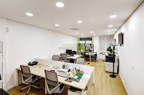 Loja na Anta com 80m2 Remodelada