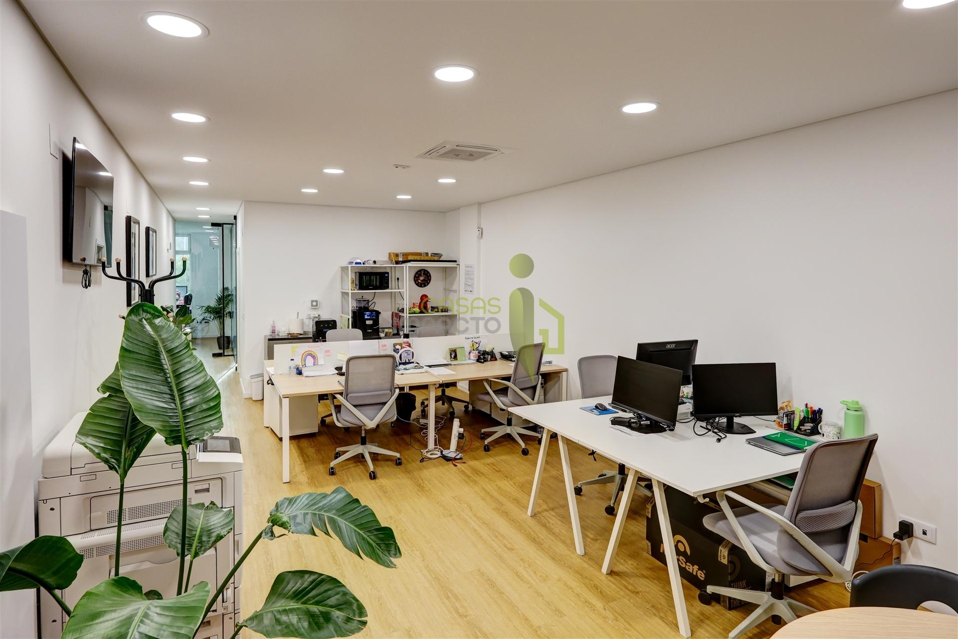 Loja na Anta com 80m2 Remodelada