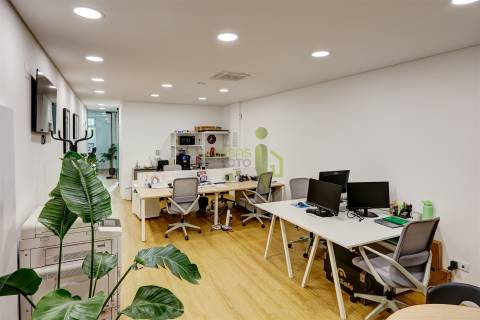 Loja na Anta com 80m2 Remodelada