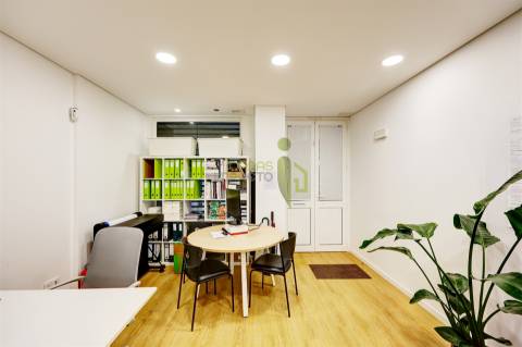 Loja na Anta com 80m2 Remodelada