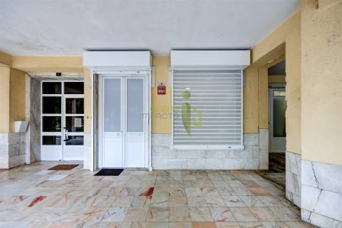 Loja na Anta com 80m2 Remodelada