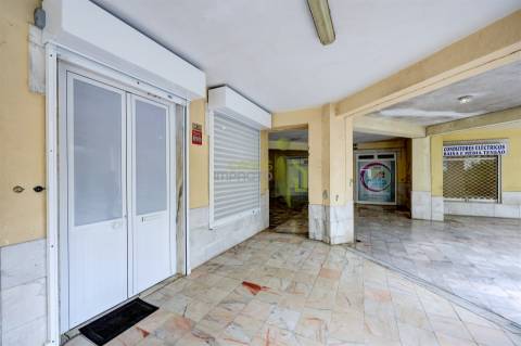 Loja na Anta com 80m2 Remodelada