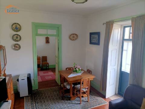 Moradia T4 renovada no centro da Vila