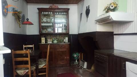 Moradia T4 renovada no centro da Vila