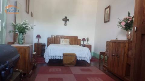 Moradia T4 renovada no centro da Vila