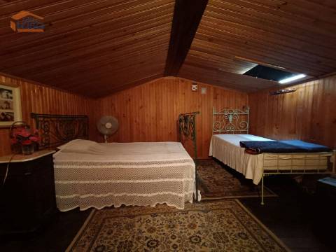 Moradia T4 renovada no centro da Vila