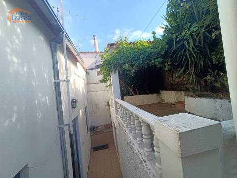 Moradia T4 renovada no centro da Vila