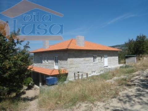 Quinta e moradia e outras