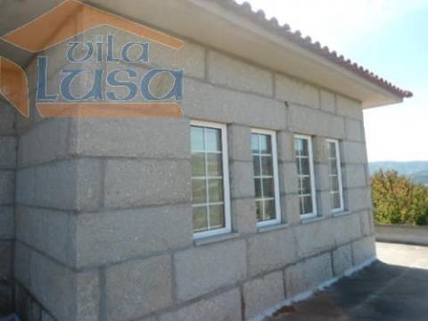 Quinta e moradia e outras