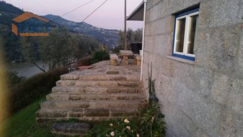 Moradia com vistas para o rio Douro - Resende 