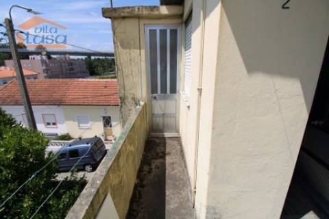 Prédio com 4 T1 em O.do Douro V.N. Gaia.