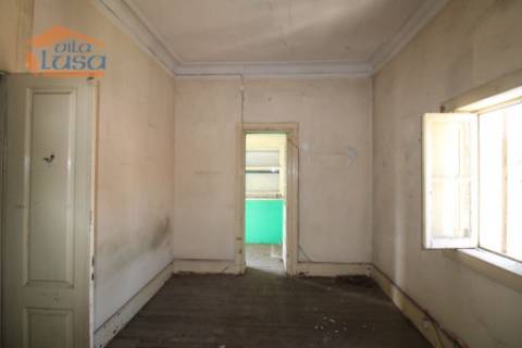 Prédio com 4 T1 em O.do Douro V.N. Gaia.