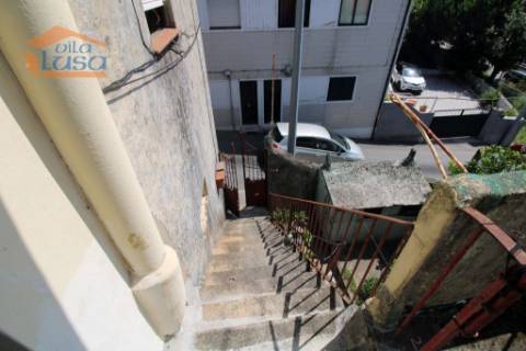 Prédio com 4 T1 em O.do Douro V.N. Gaia.