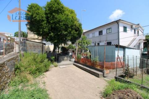 Prédio com 4 T1 em O.do Douro V.N. Gaia.