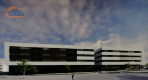 Loja de rua em prédio novo com lugar de garagem - São Pedro da Cova