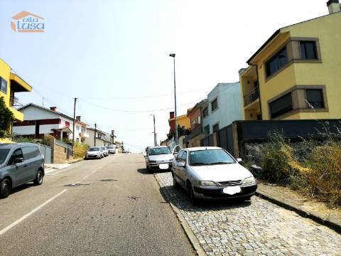 Lote de Terreno (com vistas para o Porto) em Rio Tinto