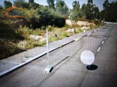 Lotes para construção de Moradias de cave; r/chão e andar; com Logradouro, em Baguim do Monte