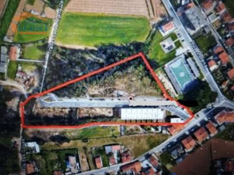 Lotes para construção de Moradias de cave; r/chão e andar; com Logradouro, em Baguim do Monte