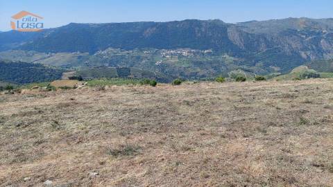 Terreno com paisagem para a Vila