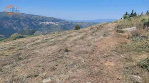 Terreno com paisagem para a Vila