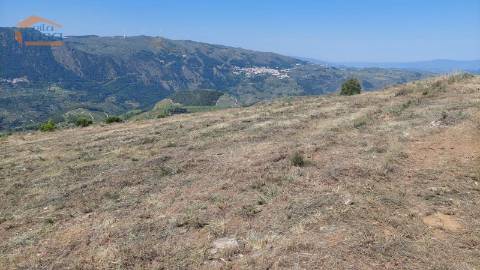 Terreno com paisagem para a Vila