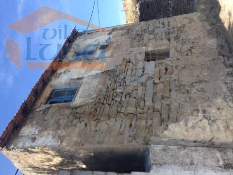 Moradia em Ruinas em Pedra