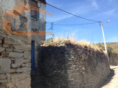 Moradia em Ruinas em Pedra