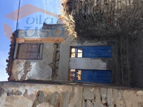 Moradia em Ruinas em Pedra