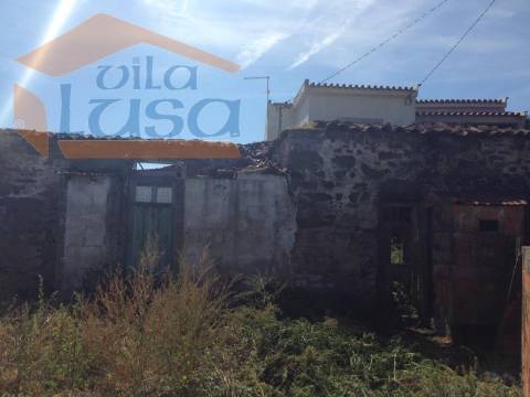 Moradia em Ruinas em Pedra