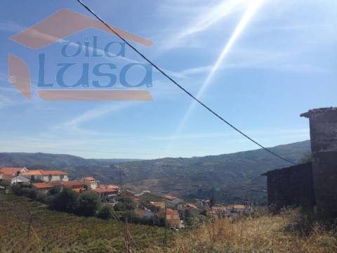 Moradia em Ruinas em Pedra