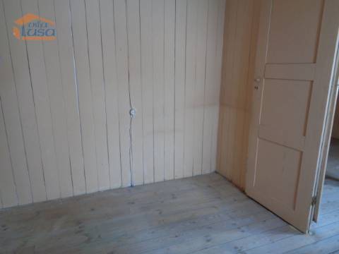 Prédio habitacional no centro de Moimenta da Beira