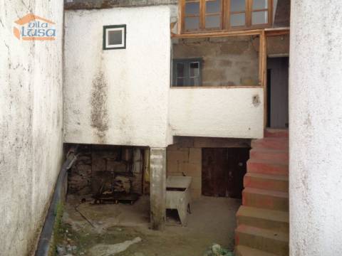 Prédio habitacional no centro de Moimenta da Beira