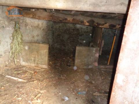 Prédio habitacional no centro de Moimenta da Beira