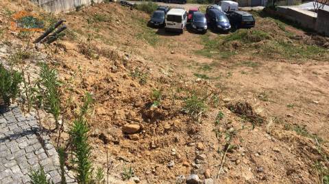 Terreno em Baguim com 794m2 