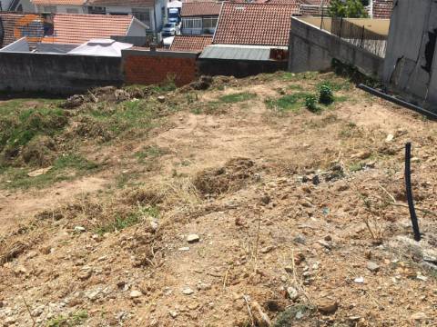 Terreno em Baguim com 794m2 