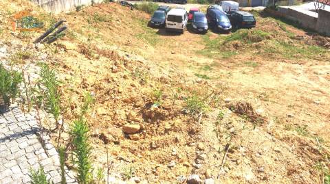 Terreno em Baguim com 794m2 