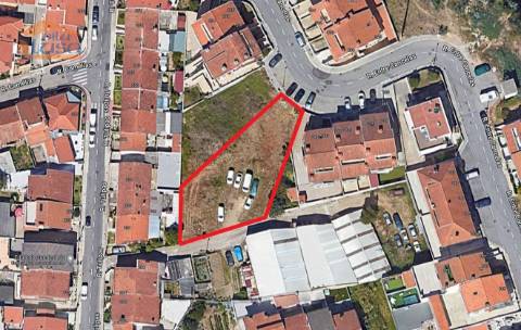 Terreno em Baguim com 794m2 