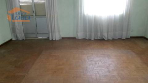 Moradia com 3 pisos em Travancinha,Seia