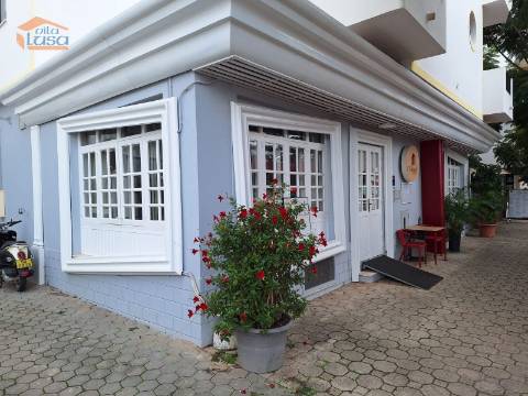  Oportunidade Única! Bar em Alvor à Venda!