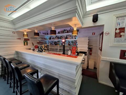  Oportunidade Única! Bar em Alvor à Venda!