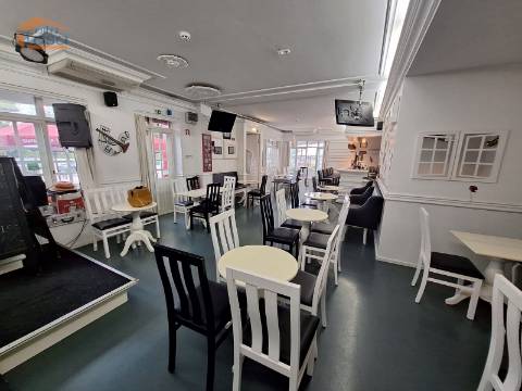  Oportunidade Única! Bar em Alvor à Venda!