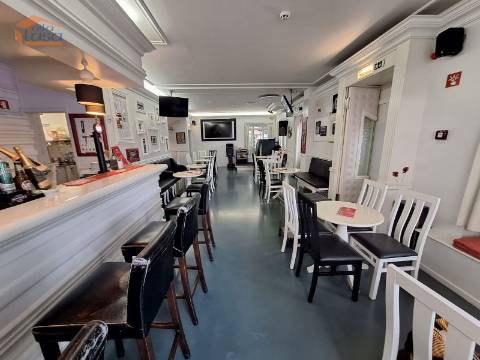  Oportunidade Única! Bar em Alvor à Venda!