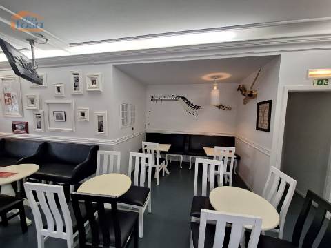  Oportunidade Única! Bar em Alvor à Venda!