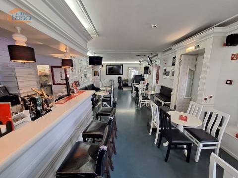  Oportunidade Única! Bar em Alvor à Venda!