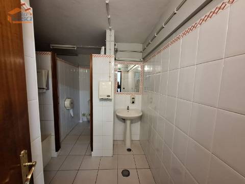  Oportunidade Única! Bar em Alvor à Venda!