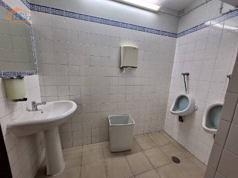  Oportunidade Única! Bar em Alvor à Venda!